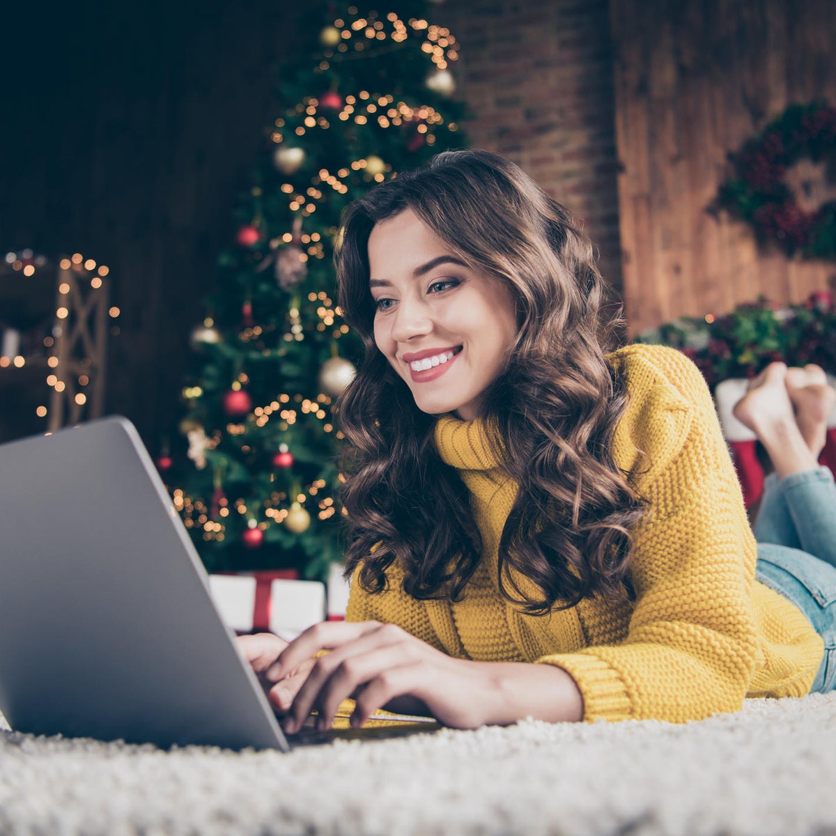 woman-christmas-shopping-online.jpeg