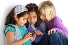Girls-Playing-iPhone-Game.jpg